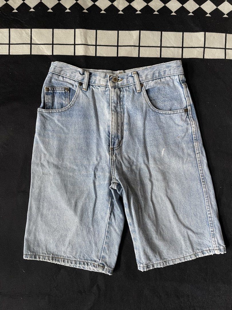 Vintage 90’s Guess Jorts (Category: Shorts) located in Naga. Submitted by curatedslips (Listing ID 1469506777, Image 1). Description: Vintage 90’s Guess Jorts 📏 28W x 22L x 10” hem ⚠️ Signs of usage .