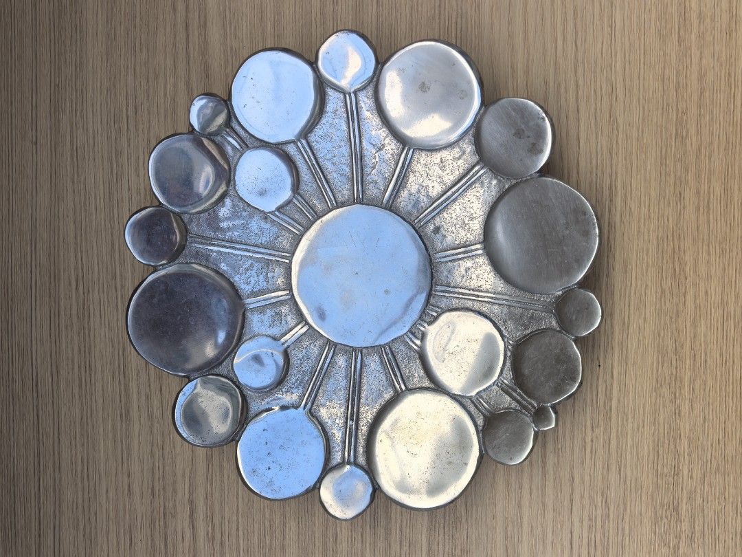 Vintage Aluminum Decorative Catchall Tray (Category: Vintage Collectibles) located in Quezon City. Submitted by vintagespektroom (Listing ID 1469455433, Image 3). Description: Vintage aluminum decorative catchall tray In good vintage condition 25 cm diameter Price: 1,800 For inquiries, message or call me at 091****** Quezon City area Shipping at buyer's expense Mode of payment : Gcash/COD/Bank transfer.