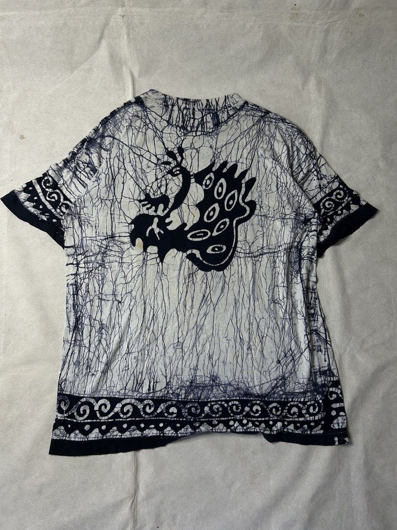 Vintage AOP Crackle - Texture Batik Pattern T Shirt (Category: Tshirts & Polo Shirts ) located in Iloilo. Submitted by noy_thrift (Listing ID 1469491796, Image 3). Description: Vintage AOP Crackle - Texture Batik Pattern T Shirt Large Width 22 Length 29 Excellent Condition SSTAW Issue: Stain .
