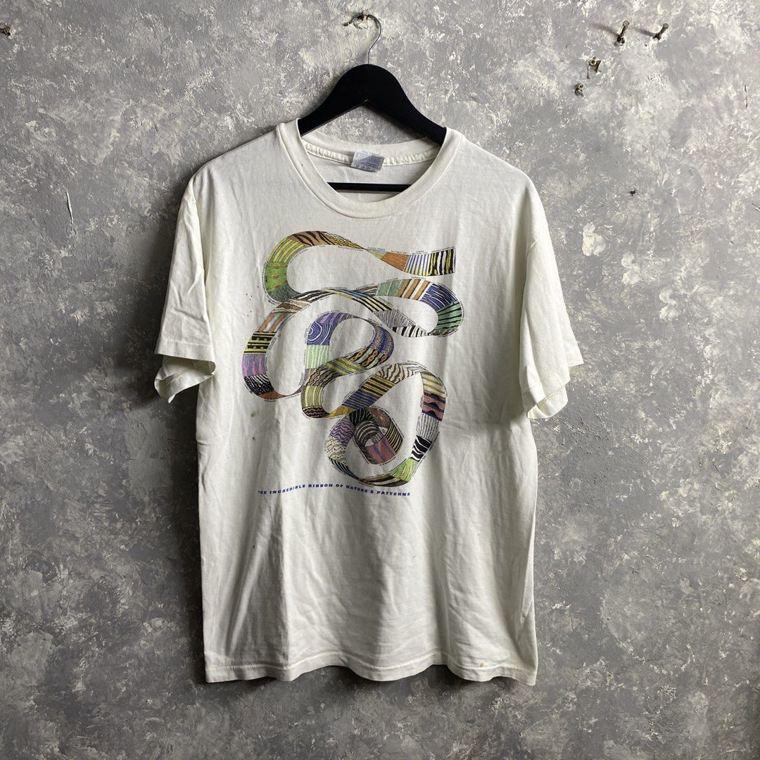 Vintage Art Tee Style (Category: Tshirts & Polo Shirts ) located in Pasig City. Submitted by lumangkamisa (Listing ID 1469416635, Image 1). Description: Large Has stains & small hole.
