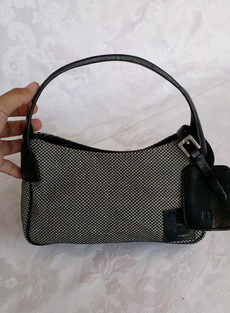 Vintage Bally Hand Bag (Category: Luxury Bags & Wallets) located in General Santos City (Dadiangas). Submitted by ainna_bags19910622.680 (Listing ID 1469549928, Image 1). Description: .