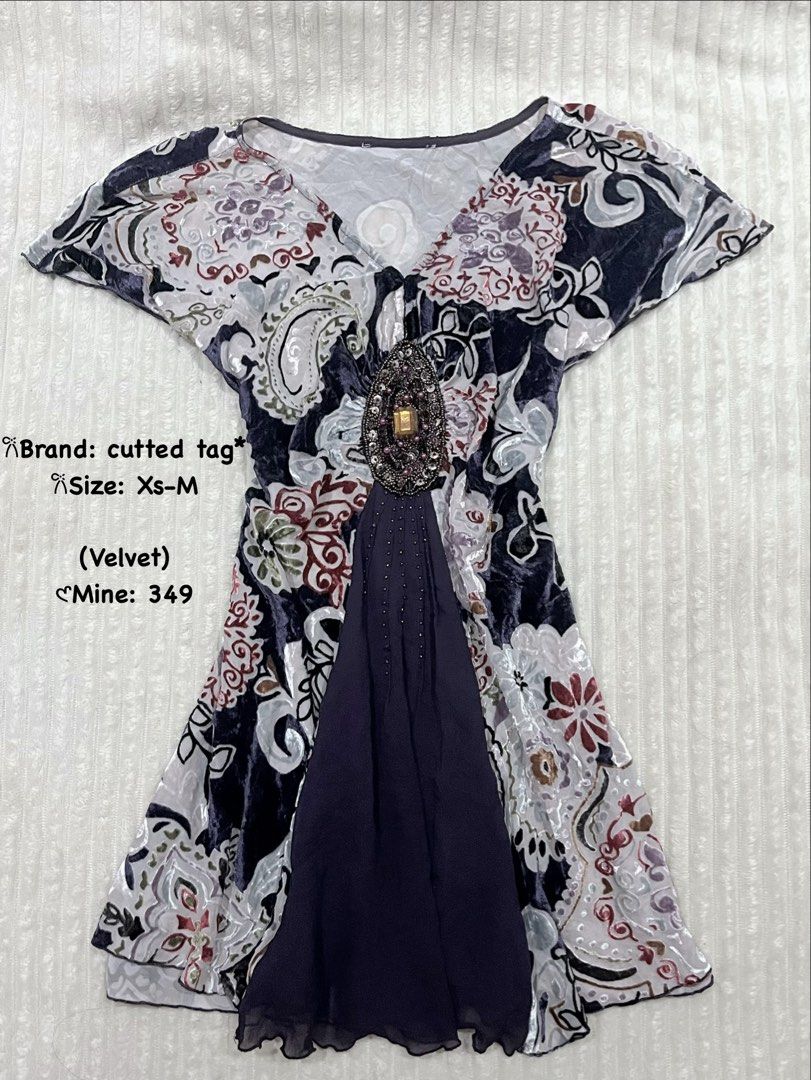 Vintage beaded velvet top (Category: Blouses) located in Manila. Submitted by jael_thrift (Listing ID 1469445127, Image 1). Description: .