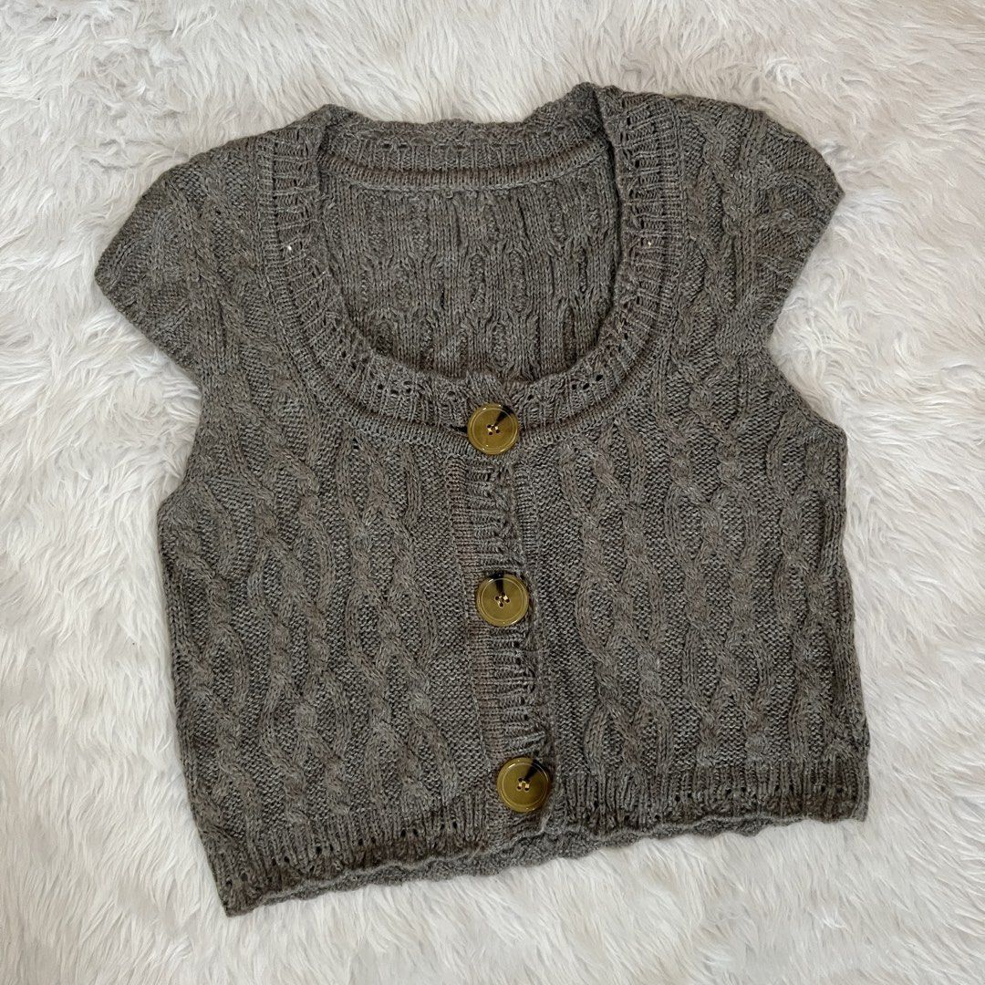 Vintage Cable Knit Button-Up Cap Sleeve Vest Brown (Category: Sleeveless) located in Maasin. Submitted by taraa18 (Listing ID 1469546652, Image 2). Description: - Color: Brown - Design: Cable knit pattern with cap sleeves and a scoop neck - Details: Tortoiseshell buttons down the front - Fit: Cropped - Origin: Made in Hong Kong - Material: Soft knit texture, perfect for layering in cooler weather.