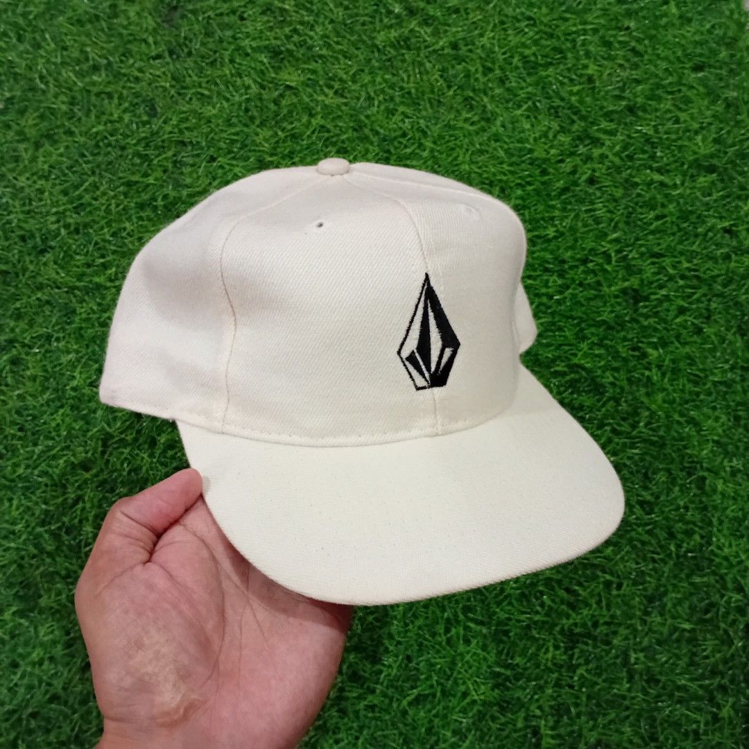 vintage cap volcom skate brand snapback (Category: Caps & Hats) located in Muntinlupa City. Submitted by rianrax3012 (Listing ID 1469516586, Image 2). Description: faded tag acrylic wool.
