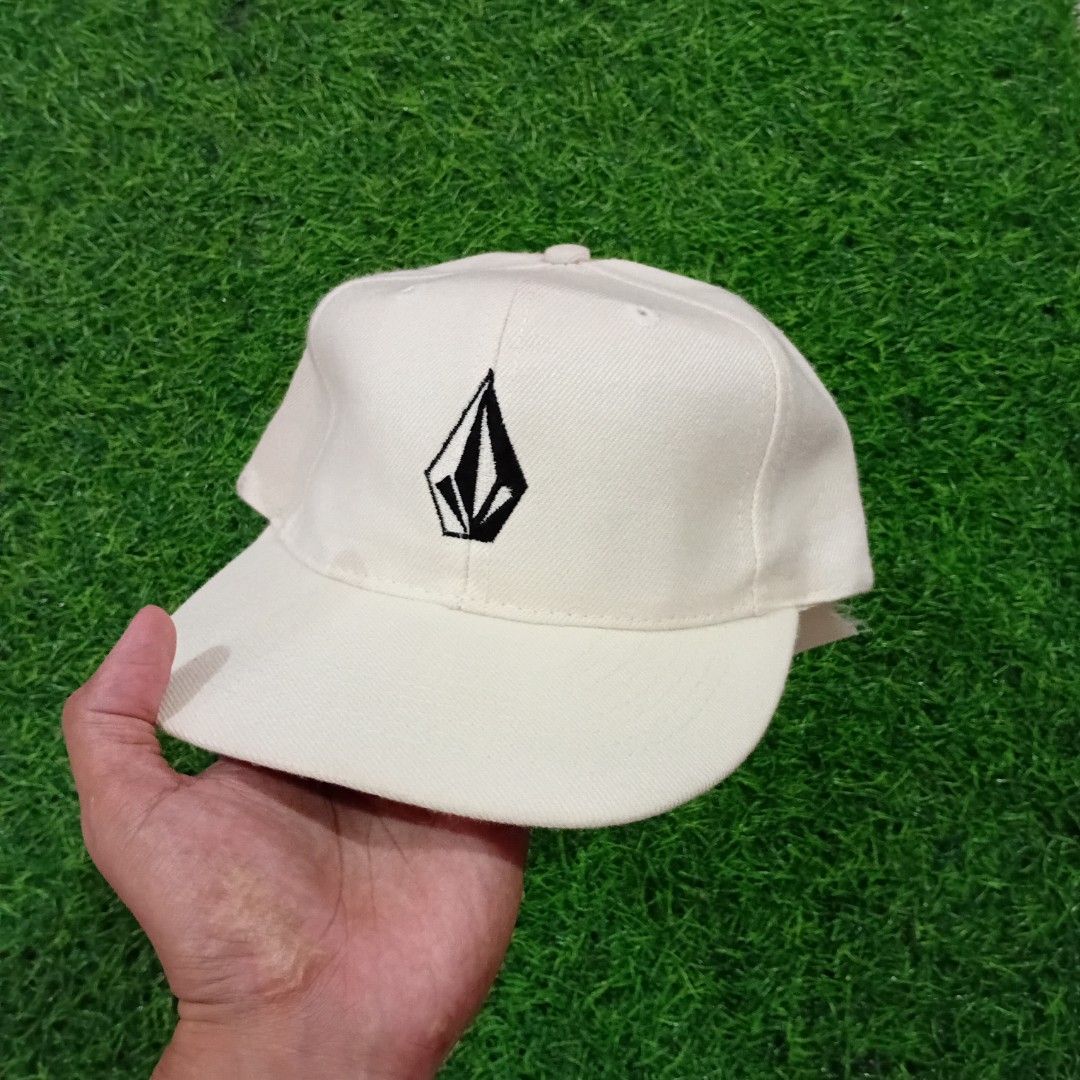 vintage cap volcom skate brand snapback (Category: Caps & Hats) located in Muntinlupa City. Submitted by rianrax3012 (Listing ID 1469516586, Image 3). Description: faded tag acrylic wool.