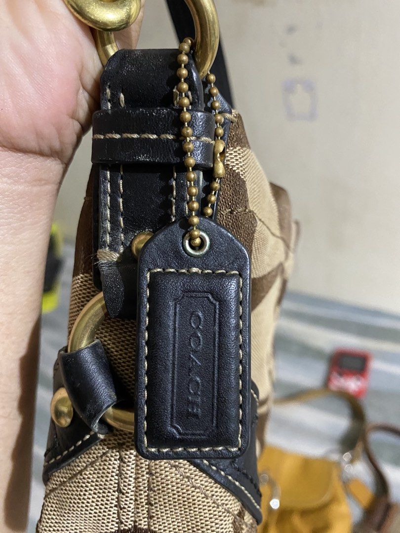 vintage coach mini carly pristine condition (Category: Shoulder Bags) located in Iba. Submitted by preme2ow9 (Listing ID 1469553937, Image 2). Description: PRESTINE CONDITION NO ISSUE NO RUBS CAN DO VC SA BLUE .