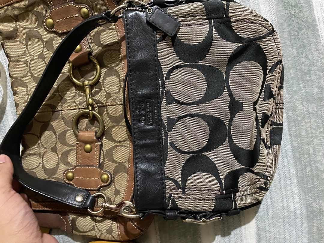 Vintage coach mini zoe (Category: Shoulder Bags) located in Iba. Submitted by preme2ow9 (Listing ID 1469554060, Image 1). Description: PRISTINE CONDITION NO ISSUE NO RUBS CAN VC SA BLUE.