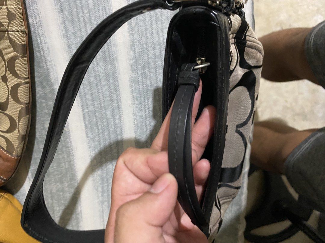 Vintage coach mini zoe (Category: Shoulder Bags) located in Iba. Submitted by preme2ow9 (Listing ID 1469554060, Image 3). Description: PRISTINE CONDITION NO ISSUE NO RUBS CAN VC SA BLUE.