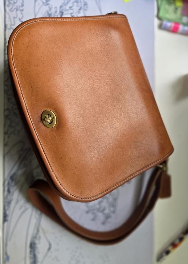 Vintage Coach Ranch Bag Style 9852 (Category: Cross-body Bags) located in Makati City. Submitted by bunnyaves (Listing ID 1469422830, Image 2). Description: Good Vintage Condition DM for deets Tabac (or British Tan) Pick up from Makati City.