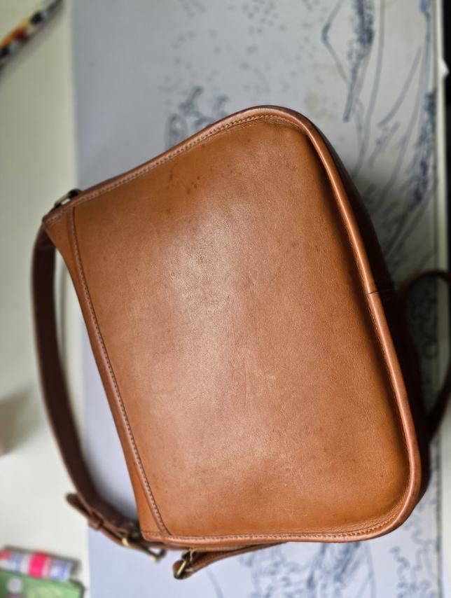 Vintage Coach Ranch Bag Style 9852 (Category: Cross-body Bags) located in Makati City. Submitted by bunnyaves (Listing ID 1469422830, Image 3). Description: Good Vintage Condition DM for deets Tabac (or British Tan) Pick up from Makati City.