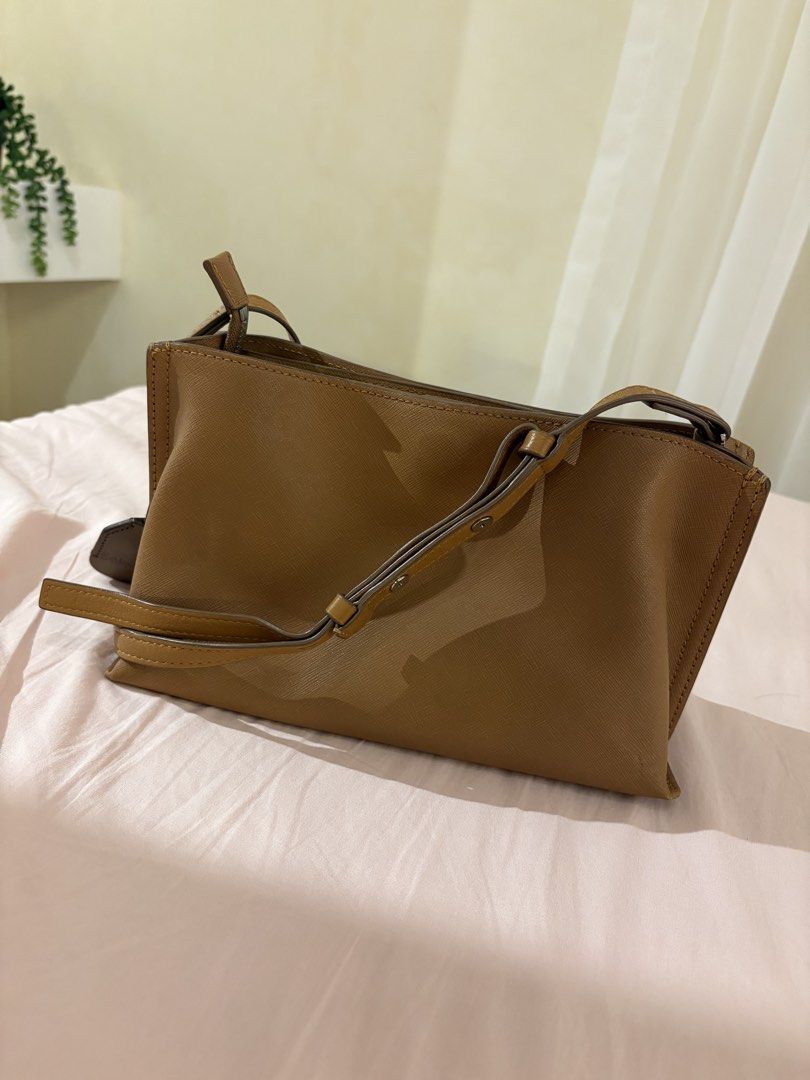 Vintage Crossbody Bag (Category: Cross-body Bags) located in Cebu City. Submitted by superrrr_bubu (Listing ID 1469540181, Image 2). Description: **PLEASE IGNORE SINGAPORE MEET-UP ADDRESS, Serious buyers meet up at Solinea Tower 3 lobby Authentic vintage bag bought in Singapore. Original price at $350 Bag condition is 7/10 Style: Stream-textured leather small shoulder / crossbody square bag Color: Camel Material: Genuine Italian leather with a su