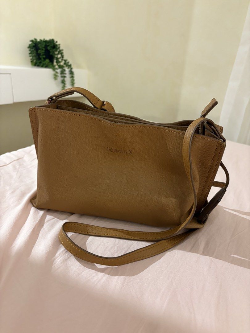 Vintage Crossbody Bag (Category: Cross-body Bags) located in Cebu City. Submitted by superrrr_bubu (Listing ID 1469540181, Image 1). Description: **PLEASE IGNORE SINGAPORE MEET-UP ADDRESS, Serious buyers meet up at Solinea Tower 3 lobby Authentic vintage bag bought in Singapore. Original price at $350 Bag condition is 7/10 Style: Stream-textured leather small shoulder / crossbody square bag Color: Camel Material: Genuine Italian leather with a su