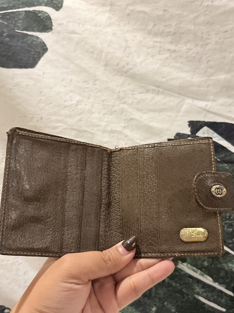 AUTHENTIC Vintage Gucci Brown Leather Bifold Wallet (Category: Luxury Bags & Wallets) located in Caloocan City. Submitted by fierce_mica29 (Listing ID 1469500918, Image 3). Description: - Authentic vintage Gucci bifold wallet - Crafted from textured brown leather with a soft patina - Features a gold-tone Gucci logo plaque inside - Secure snap closure with silver-tone hardware - Includes multiple card slots for daily essentials - Compact size, fit