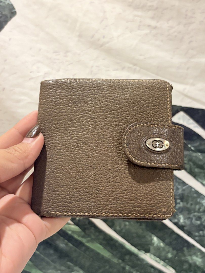 AUTHENTIC Vintage Gucci Brown Leather Bifold Wallet (Category: Luxury Bags & Wallets) located in Caloocan City. Submitted by fierce_mica29 (Listing ID 1469500918, Image 1). Description: - Authentic vintage Gucci bifold wallet - Crafted from textured brown leather with a soft patina - Features a gold-tone Gucci logo plaque inside - Secure snap closure with silver-tone hardware - Includes multiple card slots for daily essentials - Compact size, fit