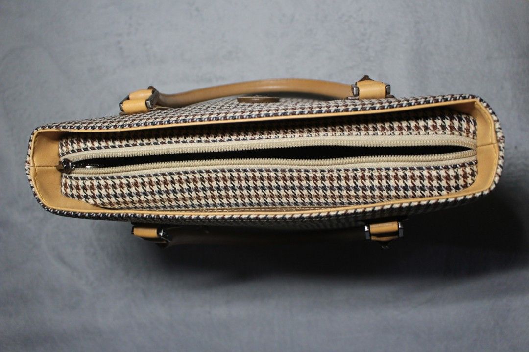 Vintage La Tour Eiffel Houndstooth Tote Bag (Category: Shoulder Bags) located in Tarlac. Submitted by trishatrish3 (Listing ID 1469401057, Image 3). Description: .