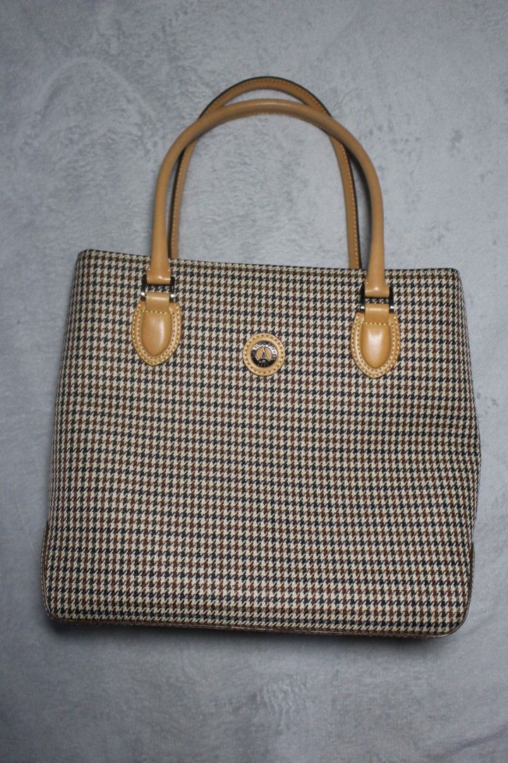 Vintage La Tour Eiffel Houndstooth Tote Bag (Category: Shoulder Bags) located in Tarlac. Submitted by trishatrish3 (Listing ID 1469401057, Image 1). Description: .