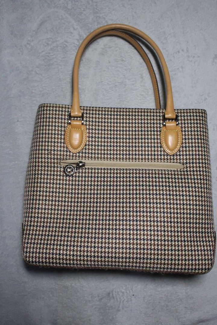 Vintage La Tour Eiffel Houndstooth Tote Bag (Category: Shoulder Bags) located in Tarlac. Submitted by trishatrish3 (Listing ID 1469401057, Image 2). Description: .