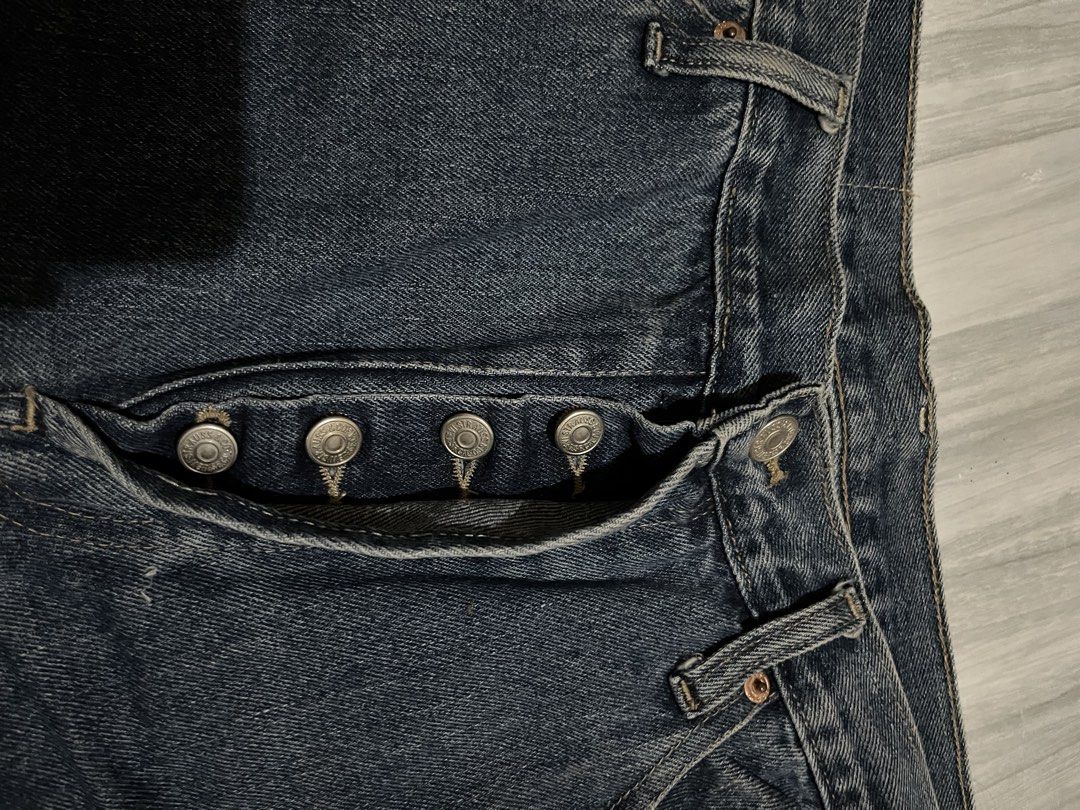 Vintage Levis 501 (Category: Jeans) located in Mapandan. Submitted by thriftyfits.670 (Listing ID 1469551510, Image 3). Description: Vintage Levis 501 no issue excellent condition Size 34 Length 40 Thigh 12 Hem 8 .