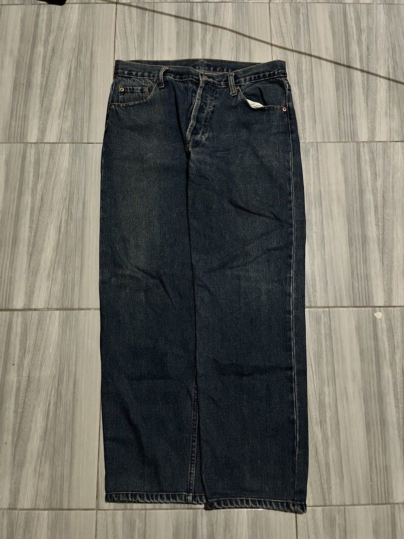 Vintage Levis 501 (Category: Jeans) located in Mapandan. Submitted by thriftyfits.670 (Listing ID 1469551510, Image 2). Description: Vintage Levis 501 no issue excellent condition Size 34 Length 40 Thigh 12 Hem 8 .