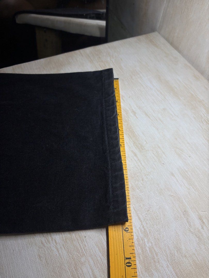 VINTAGE LEVIS 514 PANTS (Category: Jeans) located in Cabuyao City. Submitted by pormanation-thrift-store (Listing ID 1469423313, Image 3). Description: VINTAGE LEVIS 514 PANTS Condition: EXCELLENT Color rate: 9/10 Size: 32 Dimes: 32”W x 42”L Issue: NONE✅ Price: 1400.