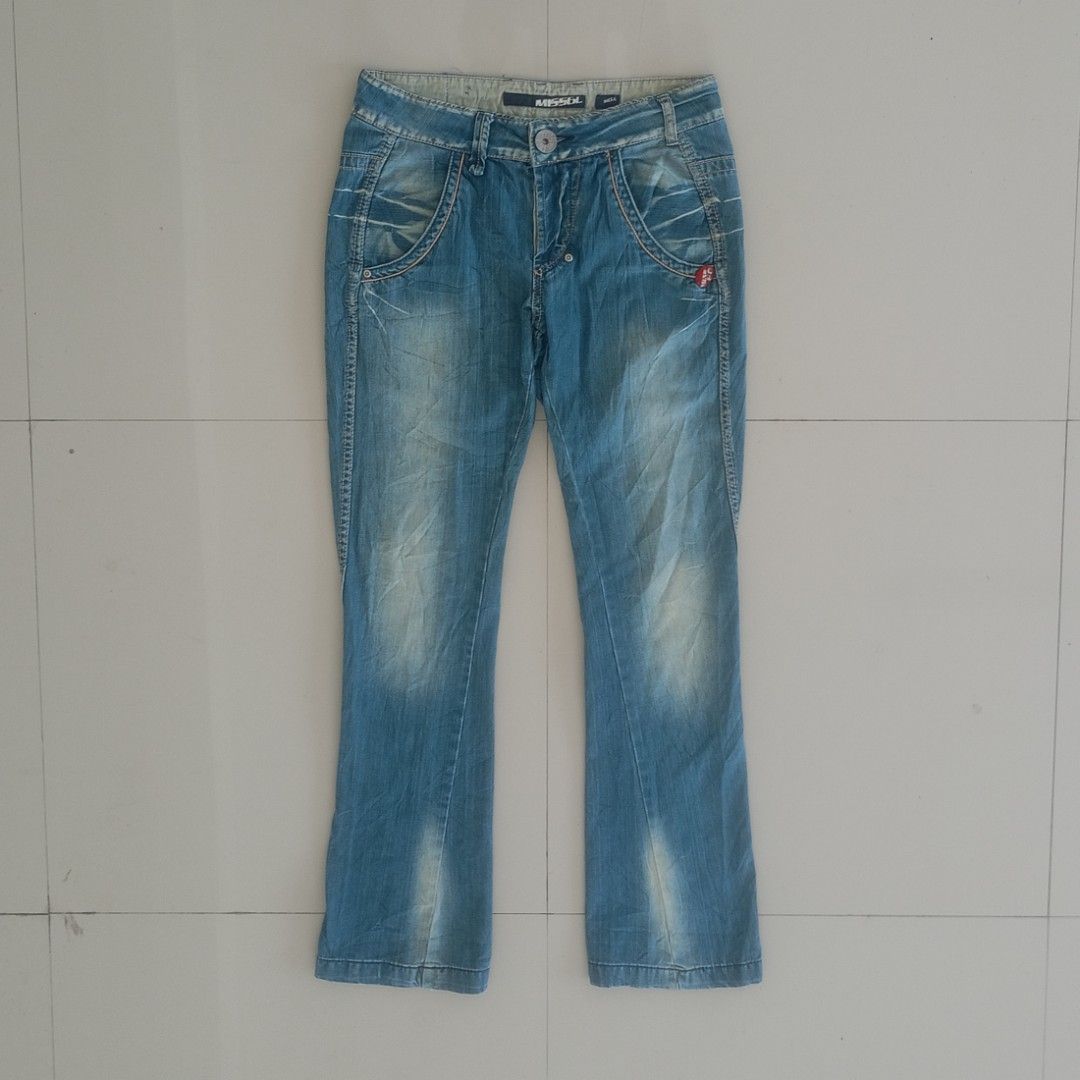 VINTAGE MISS SIXTY (Category: Jeans) located in Candaba. Submitted by luxondiscount (Listing ID 1469427610, Image 2). Description: in excellent condition W-32 L-43 Hem-9 Thing -12.5.