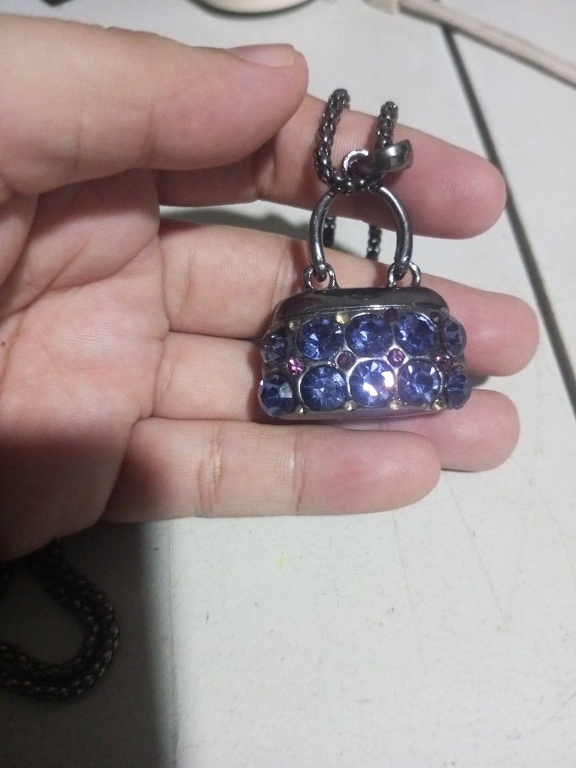 Vintage necklace bag (Category: Necklaces) located in Infanta. Submitted by joeruarigato (Listing ID 1469492261, Image 2). Description: .