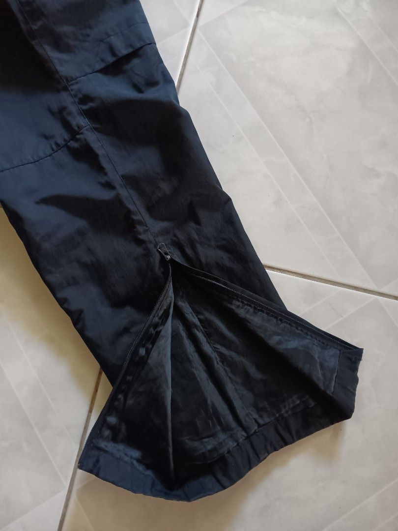 Vintage Nike Track Pants (Category: Joggers) located in Manila. Submitted by kingg6929 (Listing ID 1469522959, Image 2). Description: Vintage Nike Nylon Track pants Black Length - 39.5 Leg Opening-8.