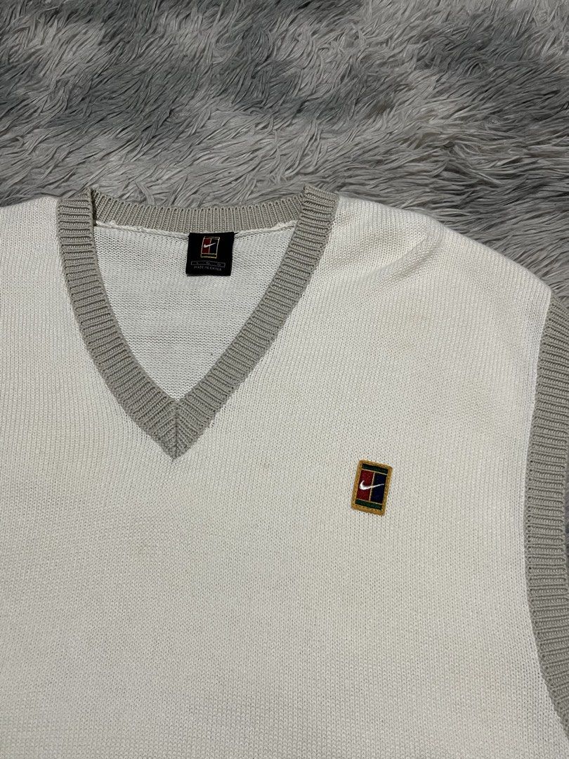 Vintage Nike Vest (Category: Announcements) located in Tuguegarao City. Submitted by thenorththrift. (Listing ID 1469464020, Image 2). Description: .