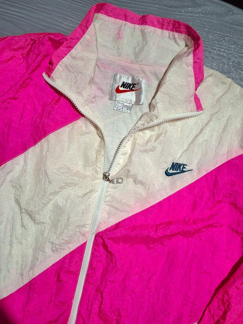 Vintage nike windbreaker (Category: Hoodies) located in Manila. Submitted by markjethro.rubenta (Listing ID 1469545405, Image 3). Description: .