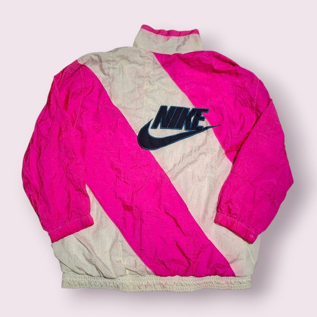 Vintage nike windbreaker (Category: Hoodies) located in Manila. Submitted by markjethro.rubenta (Listing ID 1469545405, Image 1). Description: .