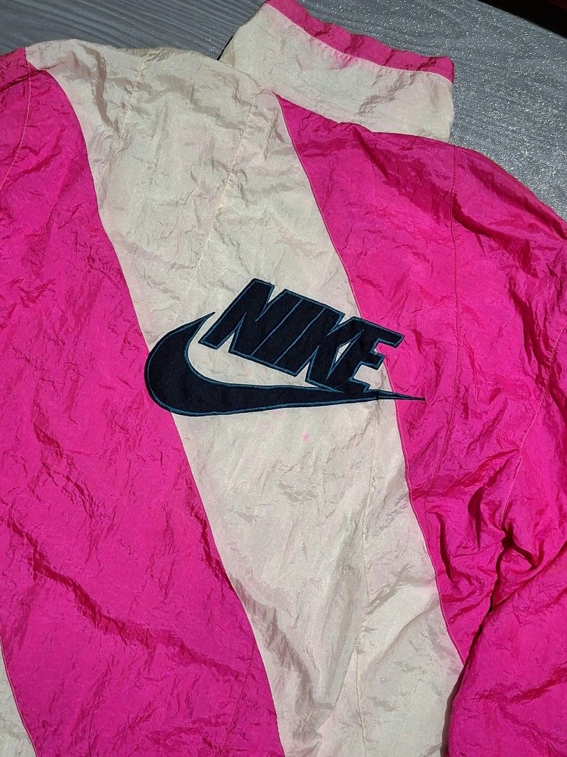 Vintage nike windbreaker (Category: Hoodies) located in Manila. Submitted by markjethro.rubenta (Listing ID 1469545405, Image 2). Description: .