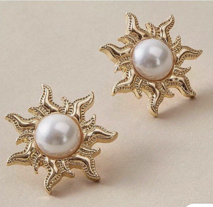 Vintage style sunburst stud earring (Category: Luxury Accessories) located in Santo Tomas. Submitted by yengcarawa67764 (Listing ID 1469478186, Image 3). Description: .