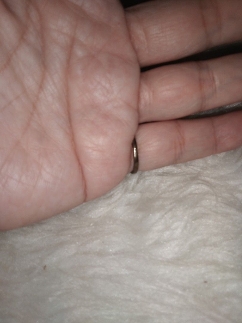 Vintage teardrop ring bronze size 7 (Category: Rings) located in Quezon City. Submitted by eidorableshop (Listing ID 1469396577, Image 2). Description: .