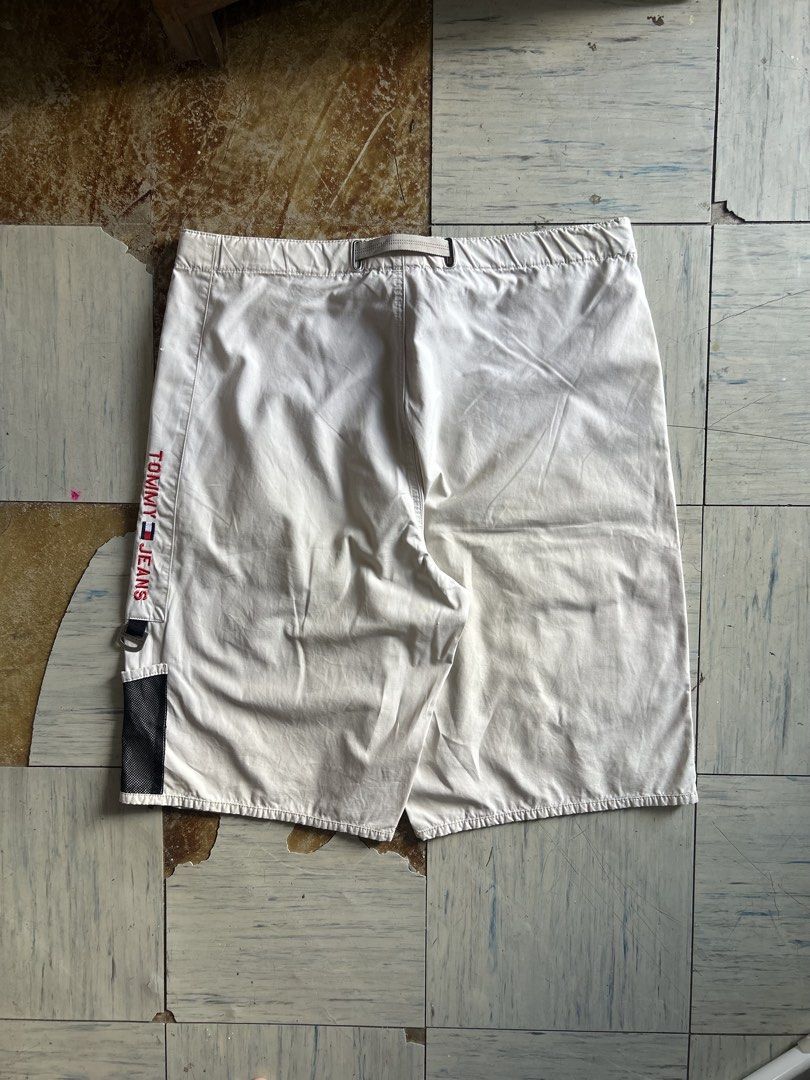 Vintage tommy short (Category: Shorts) located in Cavite. Submitted by arvinroderos (Listing ID 1469430045, Image 1). Description: Tommy short waist 30-38 length 25 leg opening 13 good condition 550.