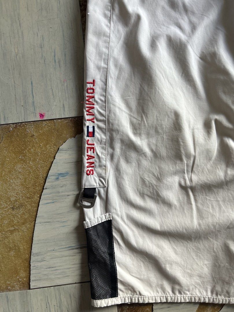Vintage tommy short (Category: Shorts) located in Cavite. Submitted by arvinroderos (Listing ID 1469430045, Image 3). Description: Tommy short waist 30-38 length 25 leg opening 13 good condition 550.