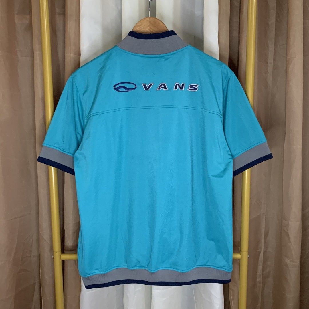 VINTAGE VANS (Category: Formal Shirts) located in Binalonan. Submitted by thrift_on2022 (Listing ID 1469522536, Image 1). Description: W- 22 L - 25.5 Color rate -9.7 /10 Excellent Condition❗️.