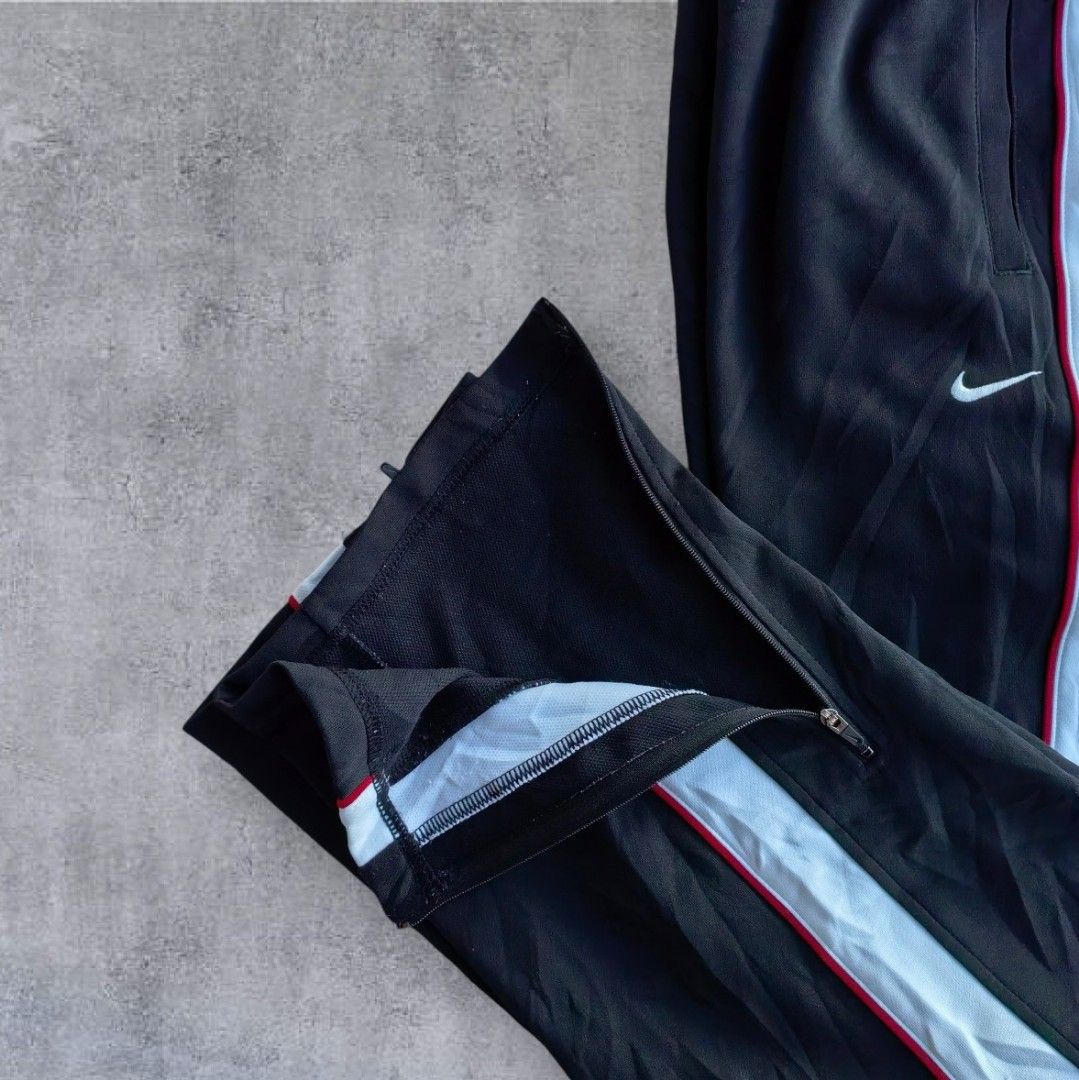 Vintage Y2K Nike Trackpants Embroidered Polyester (Category: Activewear) located in Pasig City. Submitted by j.ownerss (Listing ID 1469520005, Image 3). Description: FOR SALE‼️VINTAGE Y2K NIKE TRACKPANTS POLYESTER‼️ ₱650 ONLY Logo Embroidered 2 pockets With ankle zip Logo engraved in zip puller Condition: 9/10 Flaws: scratch on knee part only (refer to last slide) Waistline: 20-38 Length: 38.5 Hem: 8.3 Pickup: Allegra Garden Place Pasig Delivery 