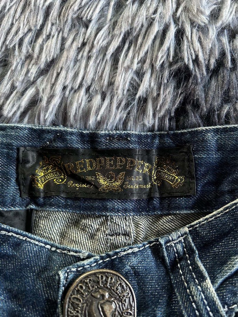 Vintage Y2K Red Pepper Flared Jeans (Category: Jeans) located in Baao. Submitted by revamped.co (Listing ID 1469501269, Image 3). Description: Vintage Y2K Red Pepper Flared Jeans Excellent Condition Size 29 Rise: 7.5 Length 39.5inches.