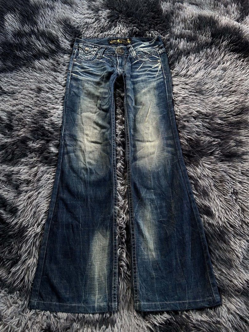 Vintage Y2K Red Pepper Flared Jeans (Category: Jeans) located in Baao. Submitted by revamped.co (Listing ID 1469501269, Image 1). Description: Vintage Y2K Red Pepper Flared Jeans Excellent Condition Size 29 Rise: 7.5 Length 39.5inches.