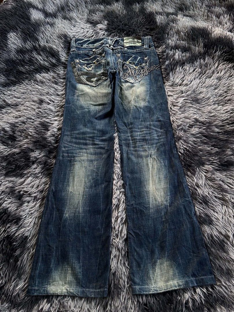Vintage Y2K Red Pepper Flared Jeans (Category: Jeans) located in Baao. Submitted by revamped.co (Listing ID 1469501269, Image 2). Description: Vintage Y2K Red Pepper Flared Jeans Excellent Condition Size 29 Rise: 7.5 Length 39.5inches.