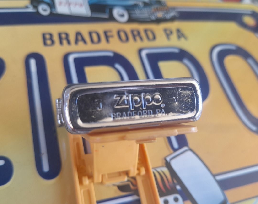 Vintage Zippo Brushed Chrome Lighter (Category: Vintage Collectibles) located in San Pedro. Submitted by taberna_carpe_diem (Listing ID 1469460851, Image 2). Description: Zippo in Brushed Chrome finish w/ Solid chrome deign. W/ case date Oct 1989, insert date Aug 2005. No box, shipping c/o buyer..