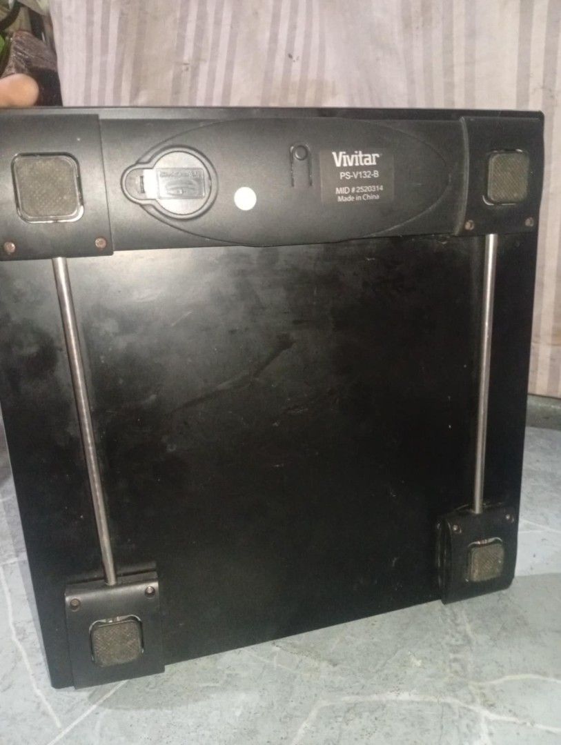 Vivitar Digital Bath Scale Model PS-V132-B (Category: Health Monitors & Weighing Scales) located in Caloocan City. Submitted by grandcloud.a0efa7 (Listing ID 1469417728, Image 2). Description: - Brand: Vivitar (Model: PS-V132-B) - Design: Sleek black glass platform with a compact profile - Display: Clear and easy-to-read top LCD screen - Stability: Four sturdy feet designed for bathroom tiles - Power: Uses 1x 3V CR2032 coin cell battery (included
