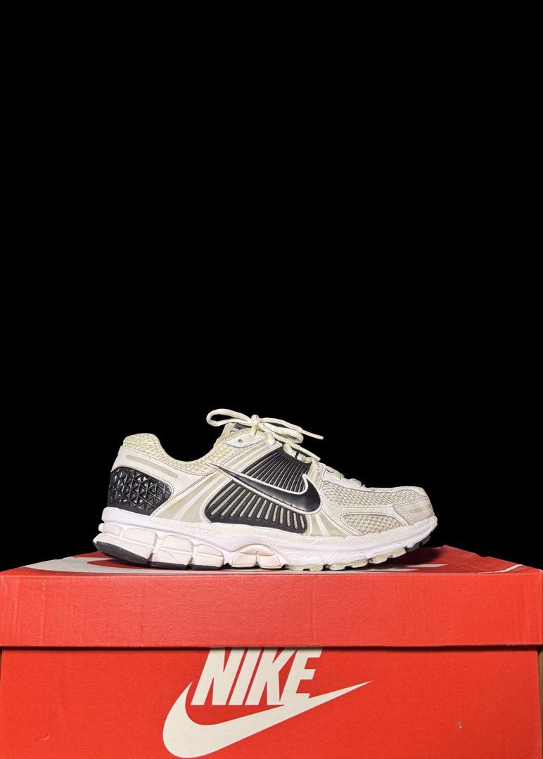 Vomero 5 'Black White' (Category: Sneakers) located in Makati City. Submitted by royalkicks.mnl (Listing ID 1469530853, Image 1). Description: Vomero 5 'White Black' 8 US ₱2,495 Used / Complete.