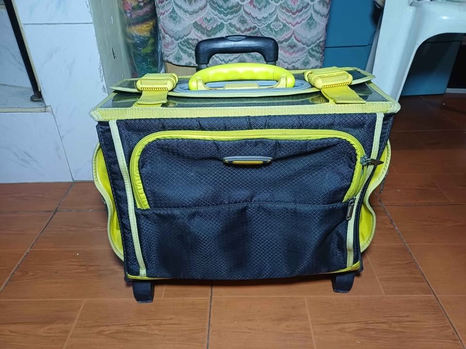 Voyager X Trolley Bag (Category: Luggage) located in Caloocan City. Submitted by pulpizza (Listing ID 1469491002, Image 2). Description: Issue: Screw Rust (Can be seen in the photos) Location: Valenzuela City, Malinta Method of Delivery: Lalamove/J&T .
