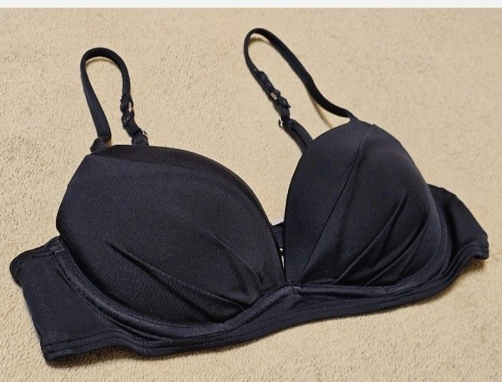 Vs pushup swimwear top 36b (Category: Bikinis & Swimsuits) located in Llanera. Submitted by expresclothing (Listing ID 1469404532, Image 1). Description: .