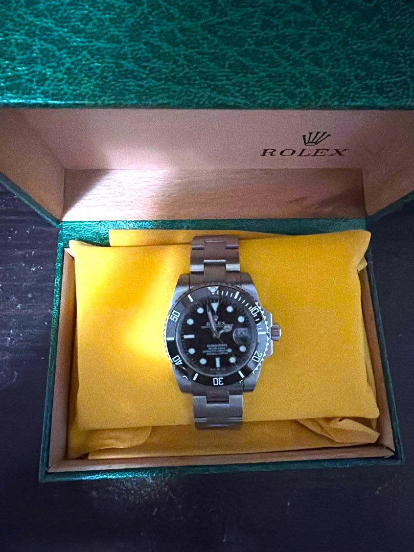 VSF Rolex Submariner Date Watch with Box (Category: Men's Watches) located in Manila. Submitted by authenticdeclutterer (Listing ID 1468011018, Image 1). Description: Rolex Submariner Date, gift but never used.