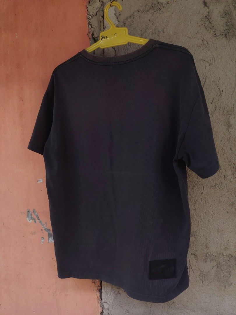 We11done Dark Grey Graphic T-Shirt (Category: Tshirts & Polo Shirts ) located in San Jose del Monte. Submitted by klowiboy (Listing ID 1469567737, Image 2). Description: Well Done shirt Good Condition✅️ Size: Large Dimes: W22 L28 Inches 400 ONLY.