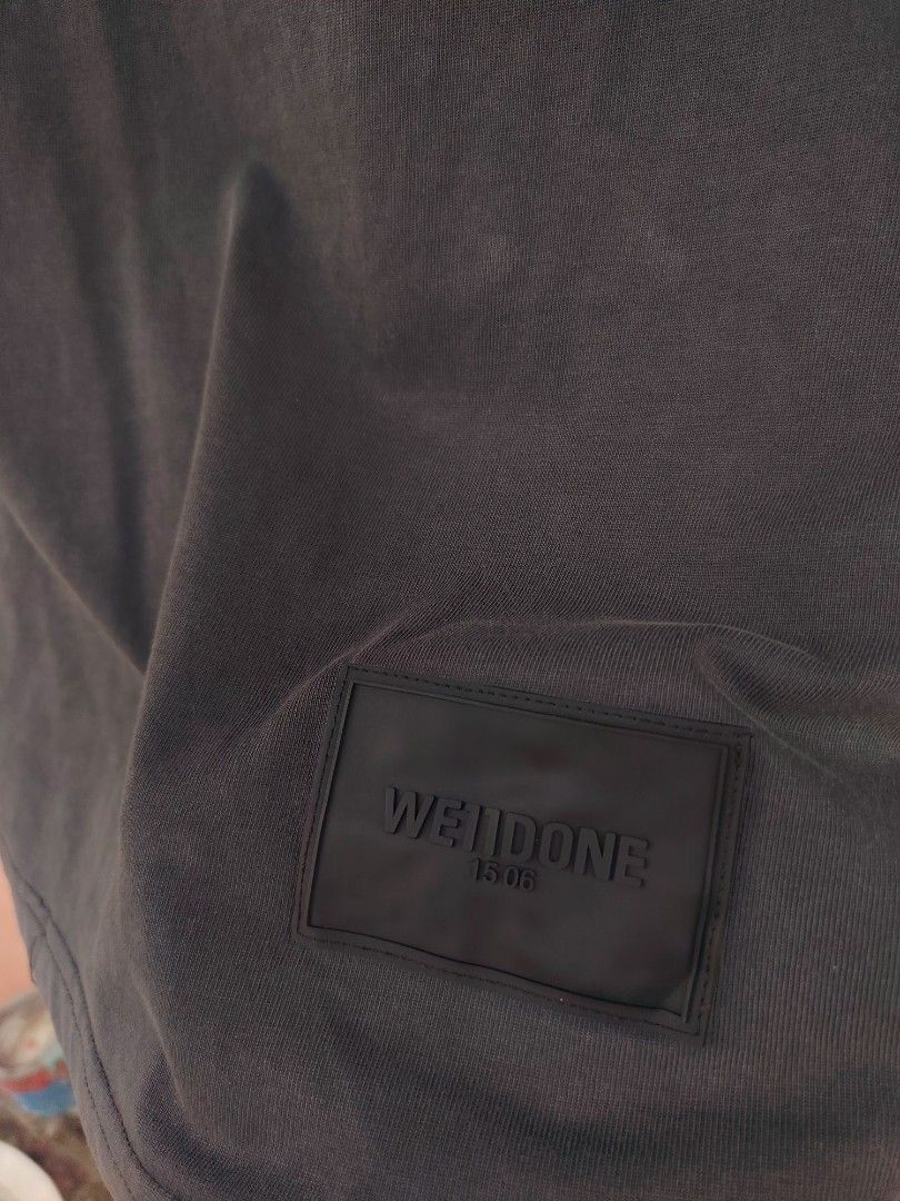 We11done Dark Grey Graphic T-Shirt (Category: Tshirts & Polo Shirts ) located in San Jose del Monte. Submitted by klowiboy (Listing ID 1469567737, Image 3). Description: Well Done shirt Good Condition✅️ Size: Large Dimes: W22 L28 Inches 400 ONLY.