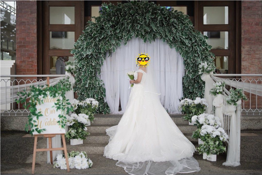Wedding gown (Category: Evening dresses & gowns) located in Pasig City. Submitted by prelovedbyanieee (Listing ID 1469535110, Image 2). Description: Wedding Gown with long trail (3m veil) 5’0 51KG Original price : 35,000 Selling price : 20,000 Fits petite to medium brides- may tali sa likod Dry cleaned already .