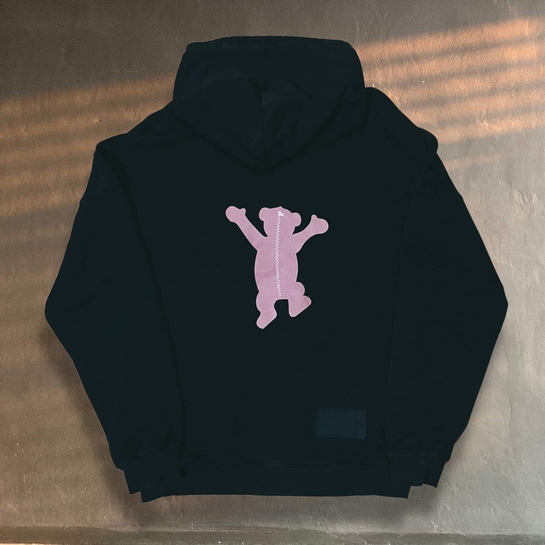 Welldone Hoodie (Category: Hoodies) located in San Pedro. Submitted by strt.manila (Listing ID 1469562498, Image 2). Description: Flawless Size XL.